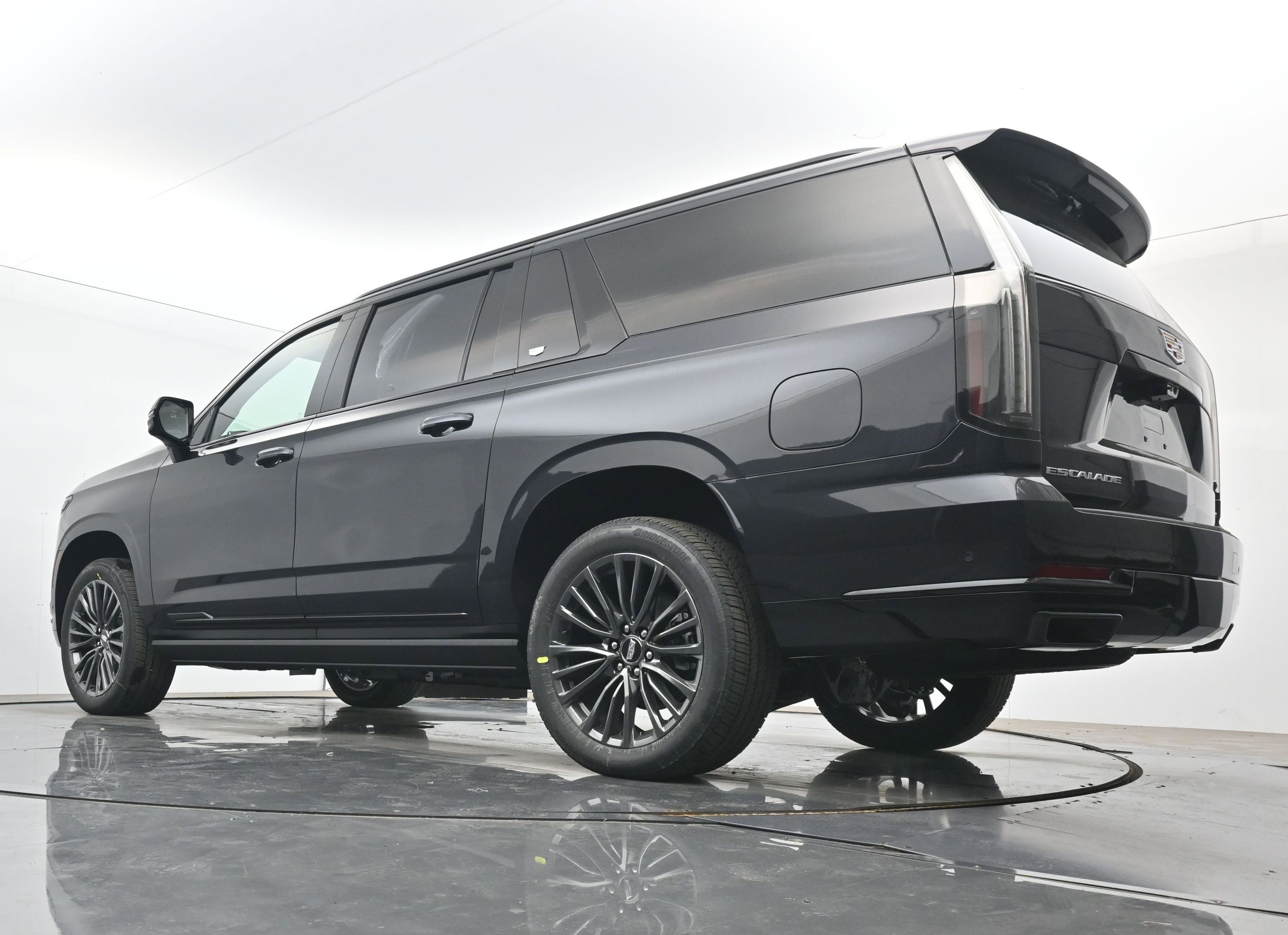 New 2026 Cadillac Escalade ESV Platinum Sport w/ LPO, Floor Liner Package AWD/4WD image 17