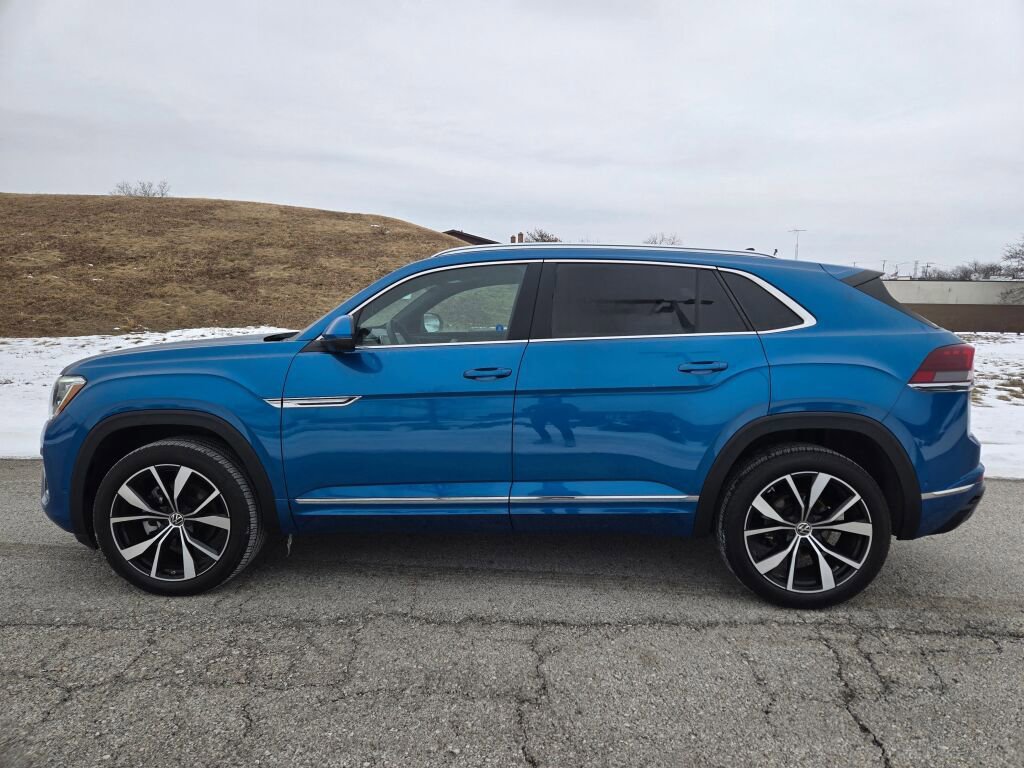 Used 2024 Volkswagen Atlas Cross Sport SEL Premium R-Line image 2