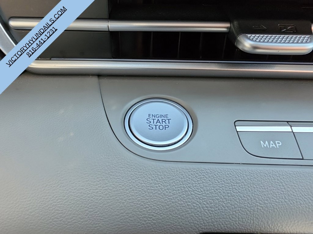 Used 2025 Hyundai Elantra SEL FWD image 23
