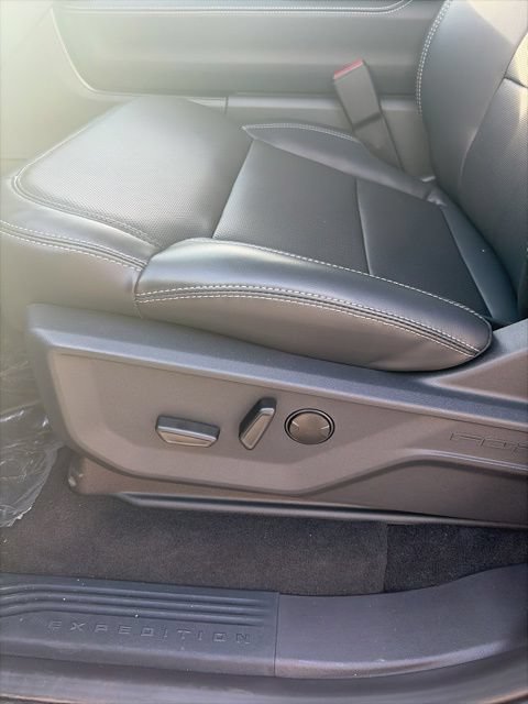 New 2026 Ford Expedition Platinum w/ Stealth Performance Package AWD/4WD image 29