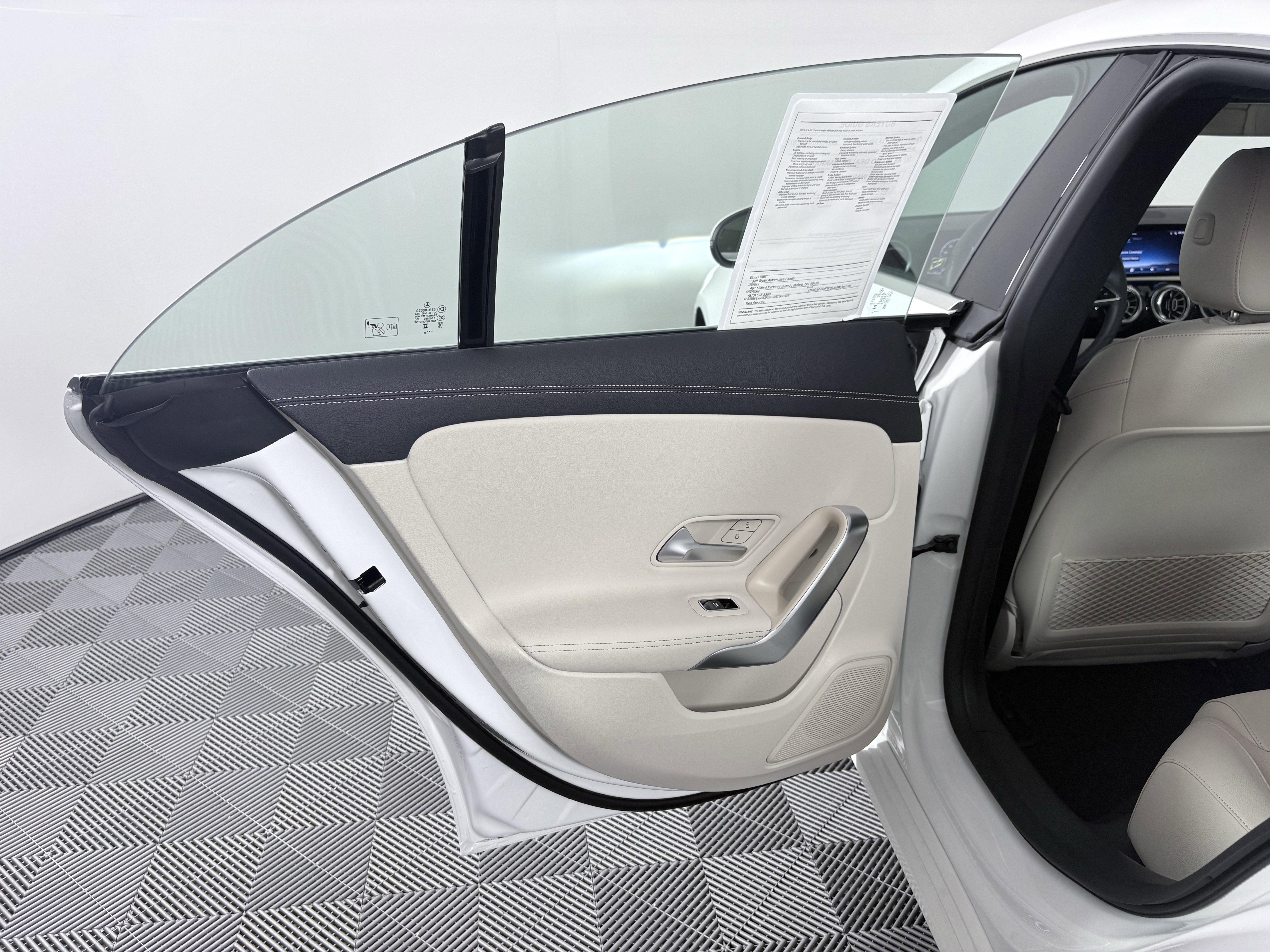 Used 2025 Mercedes-Benz CLA 250 4MATIC image 29