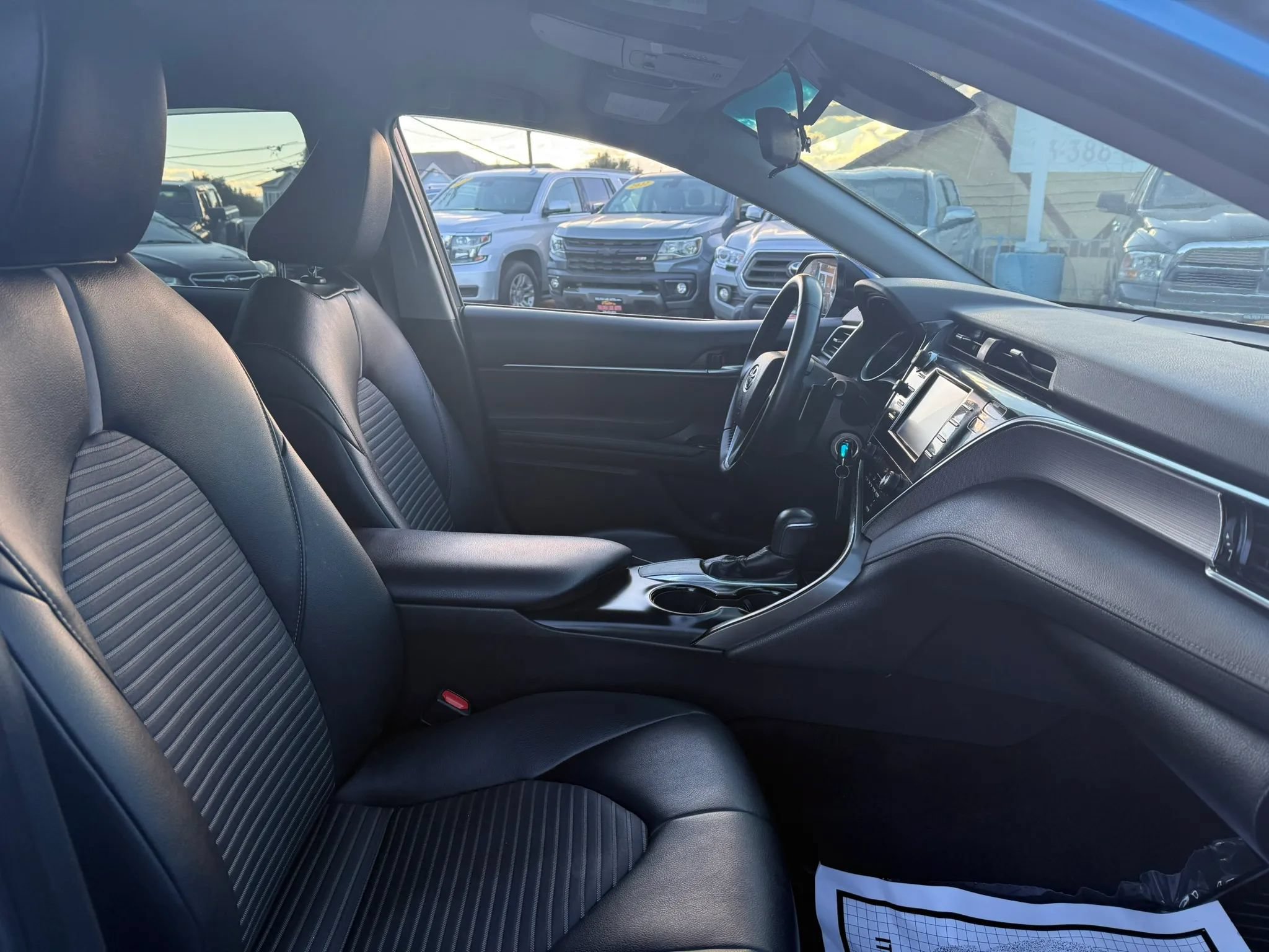 Used 2018 Toyota Camry SE FWD image 15