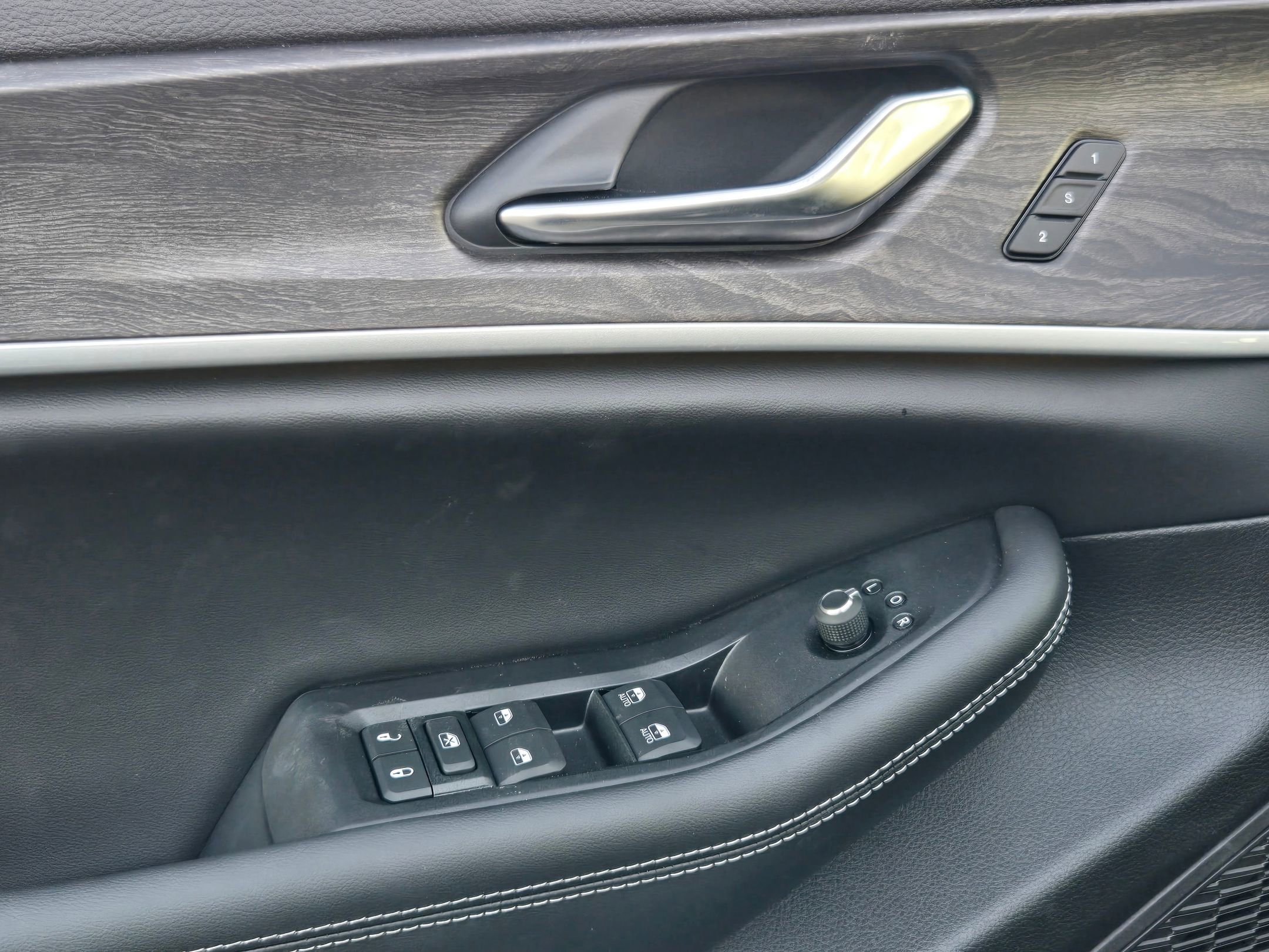 New 2025 Jeep Grand Cherokee Limited w/ Luxury Tech Group II image 22