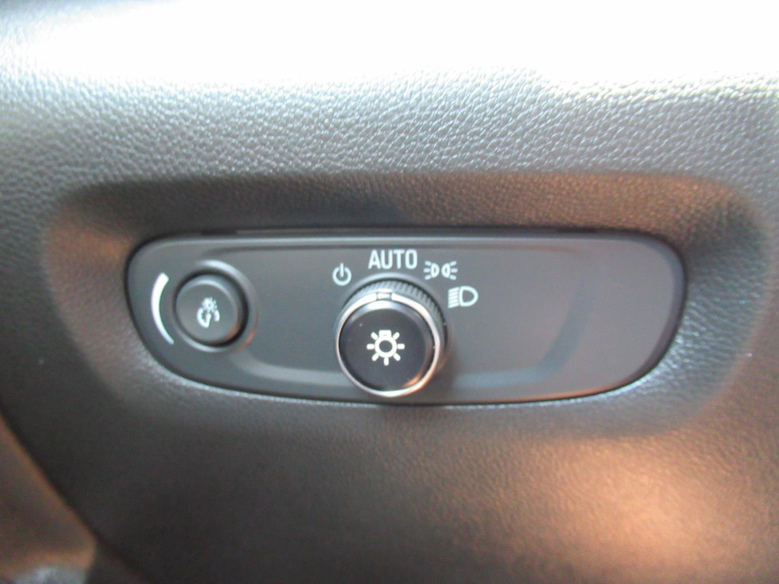 Used 2023 Chevrolet Traverse LT FWD image 20