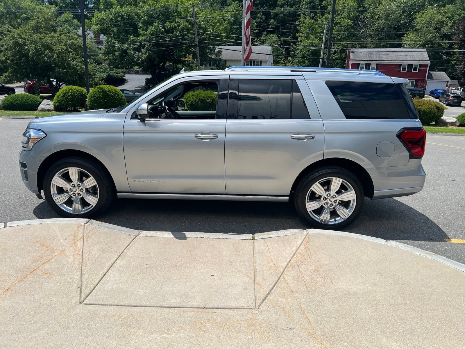 Certified 2023 Ford Expedition Platinum AWD/4WD image 4