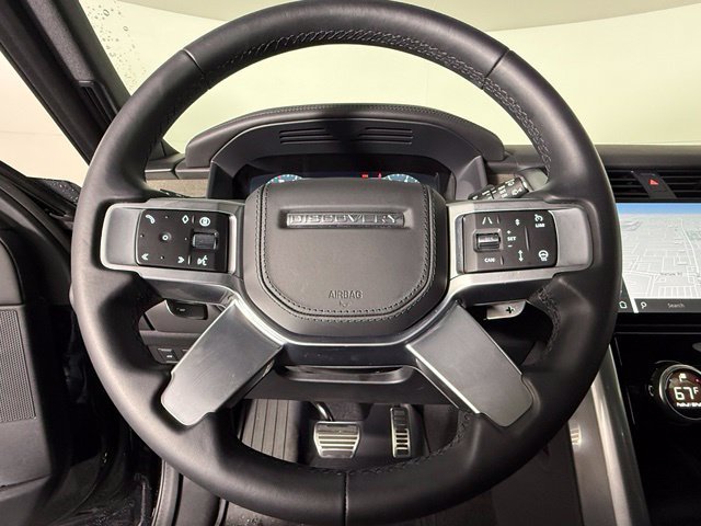 Used 2025 Land Rover Discovery Metropolitan Edition AWD/4WD image 32