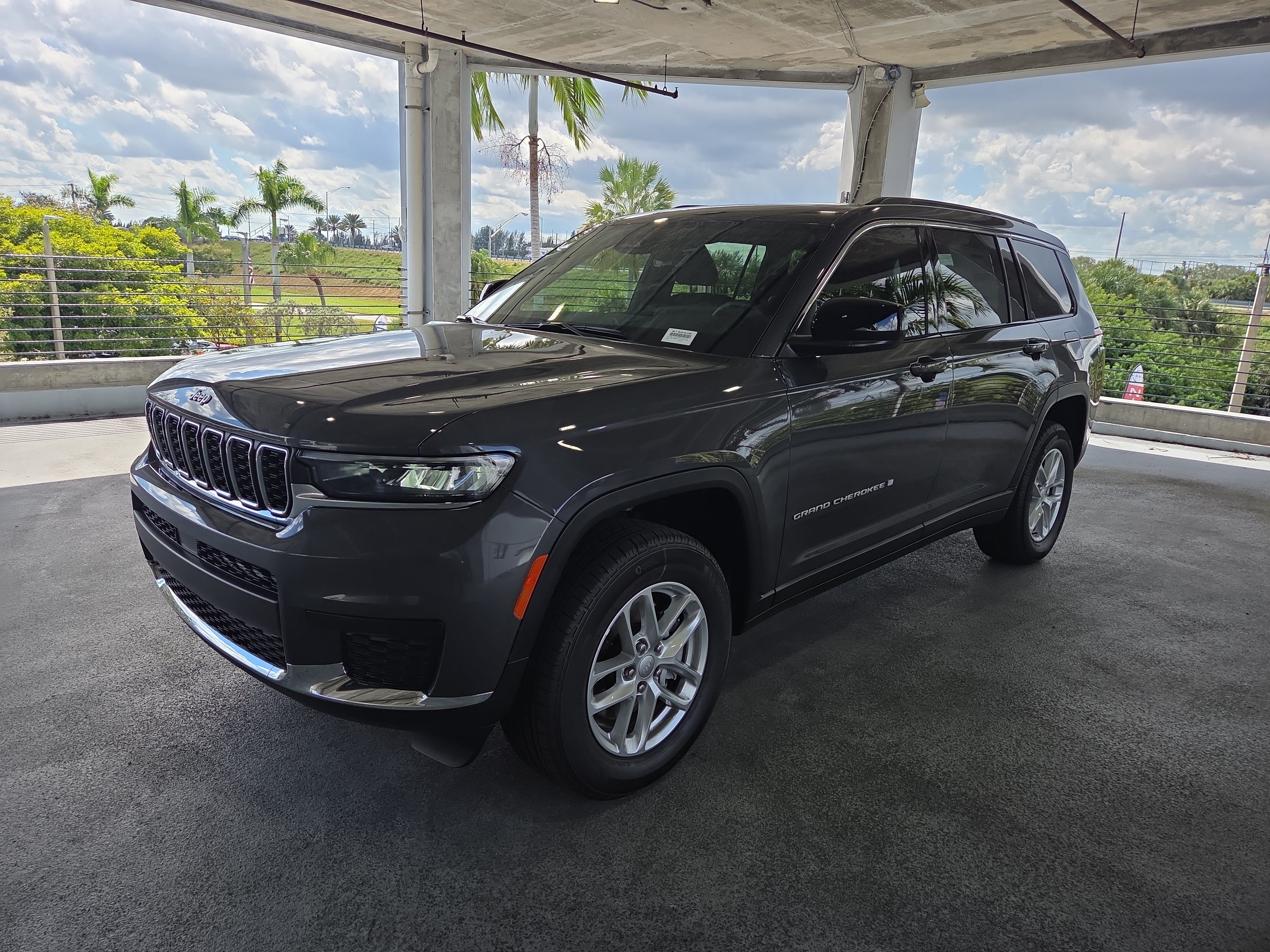 New 2025 Jeep Grand Cherokee L Laredo RWD image 9