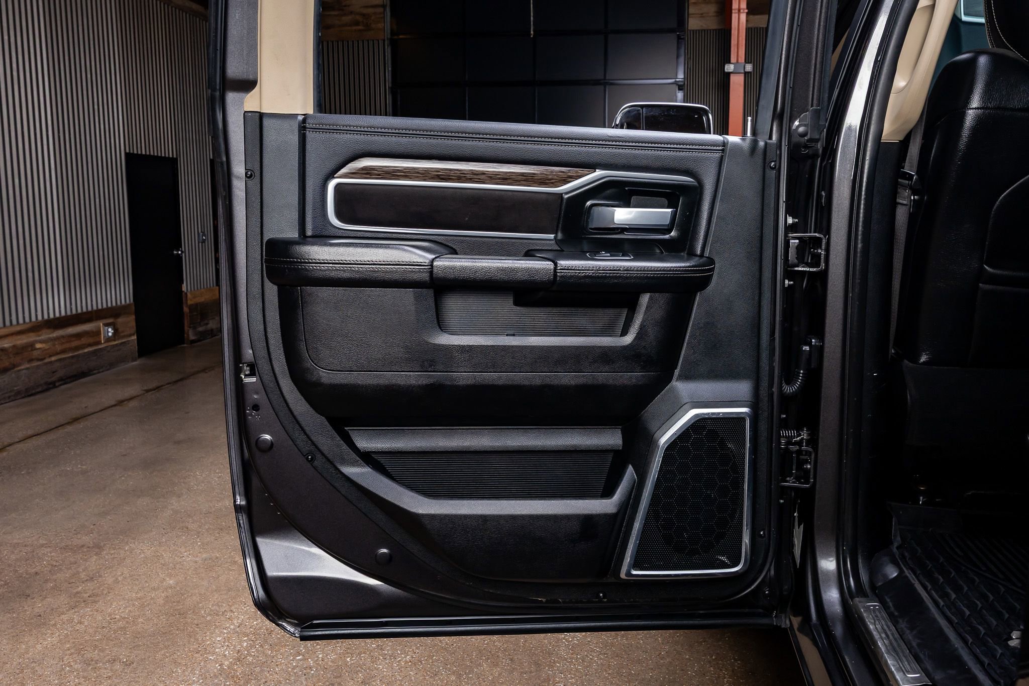 Used 2020 RAM 2500 Laramie AWD/4WD image 38