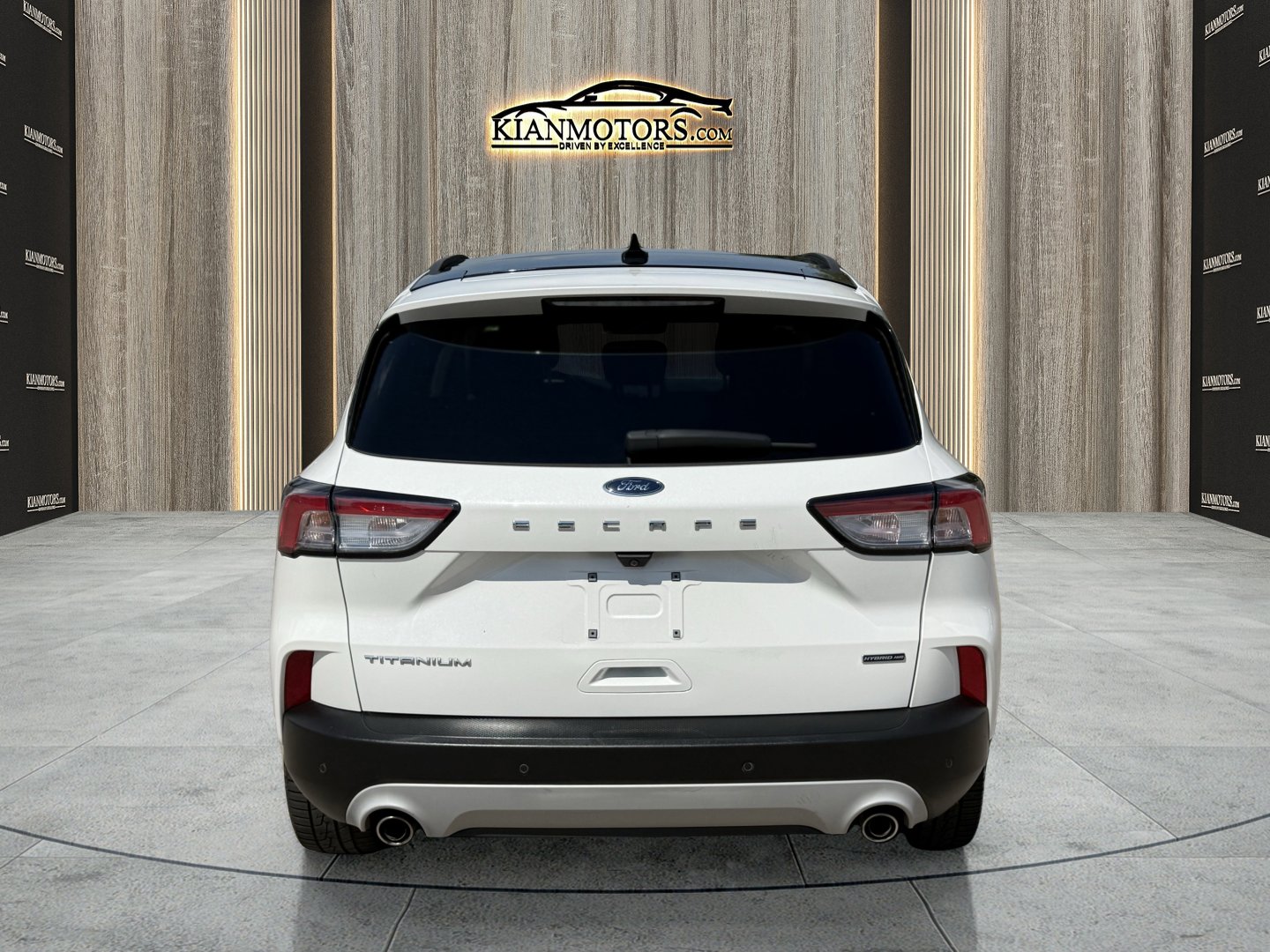 Used 2020 Ford Escape Titanium image 9
