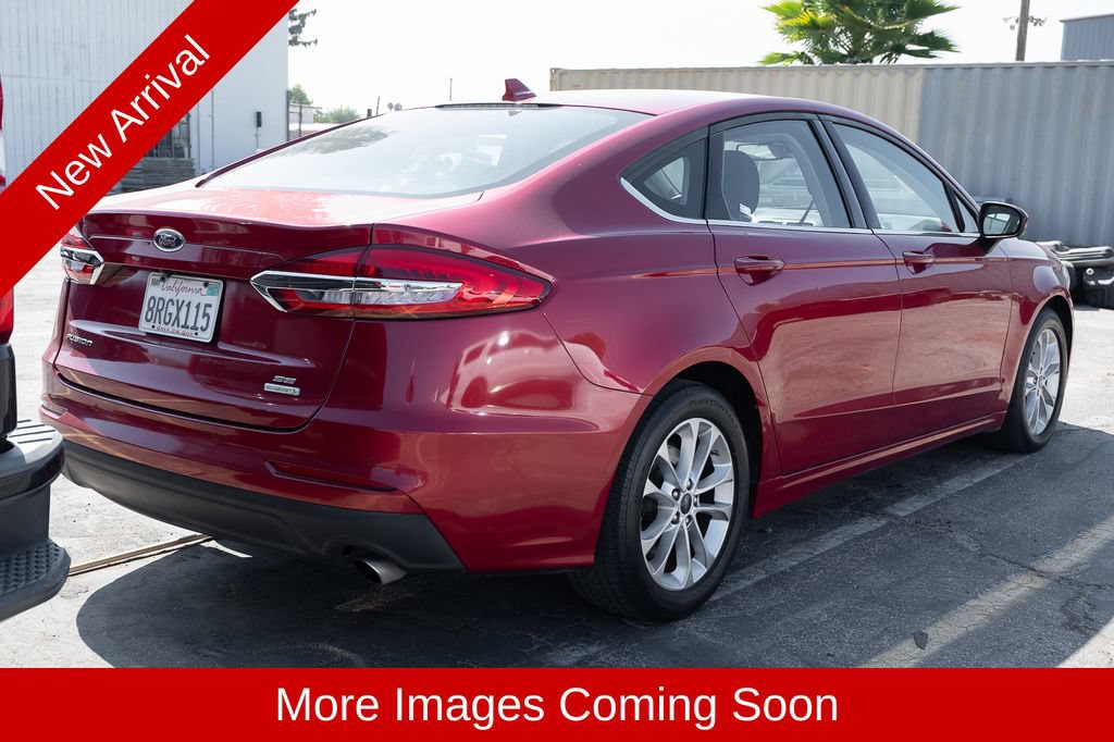 Used 2020 Ford Fusion SE FWD image 3