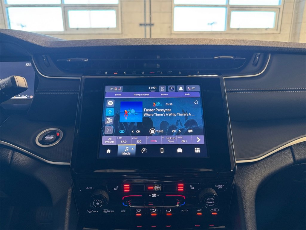 New 2025 Jeep Grand Cherokee Laredo X w/ Luxury Tech Group I image 17