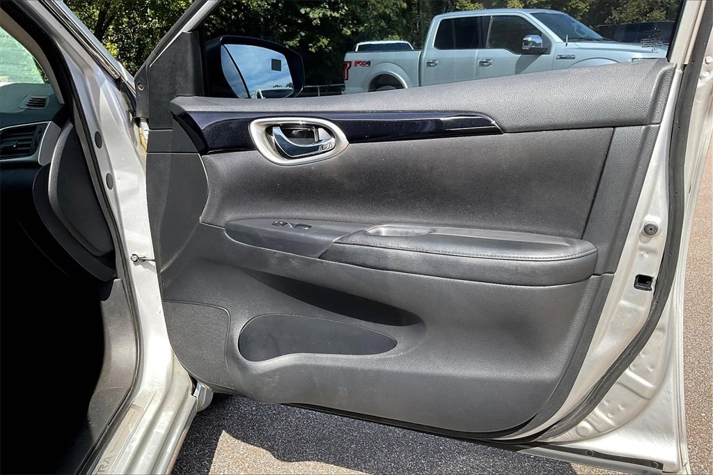 Used 2016 Nissan Sentra SV image 24