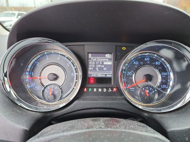 Used 2013 Chrysler Town & Country Touring image 17