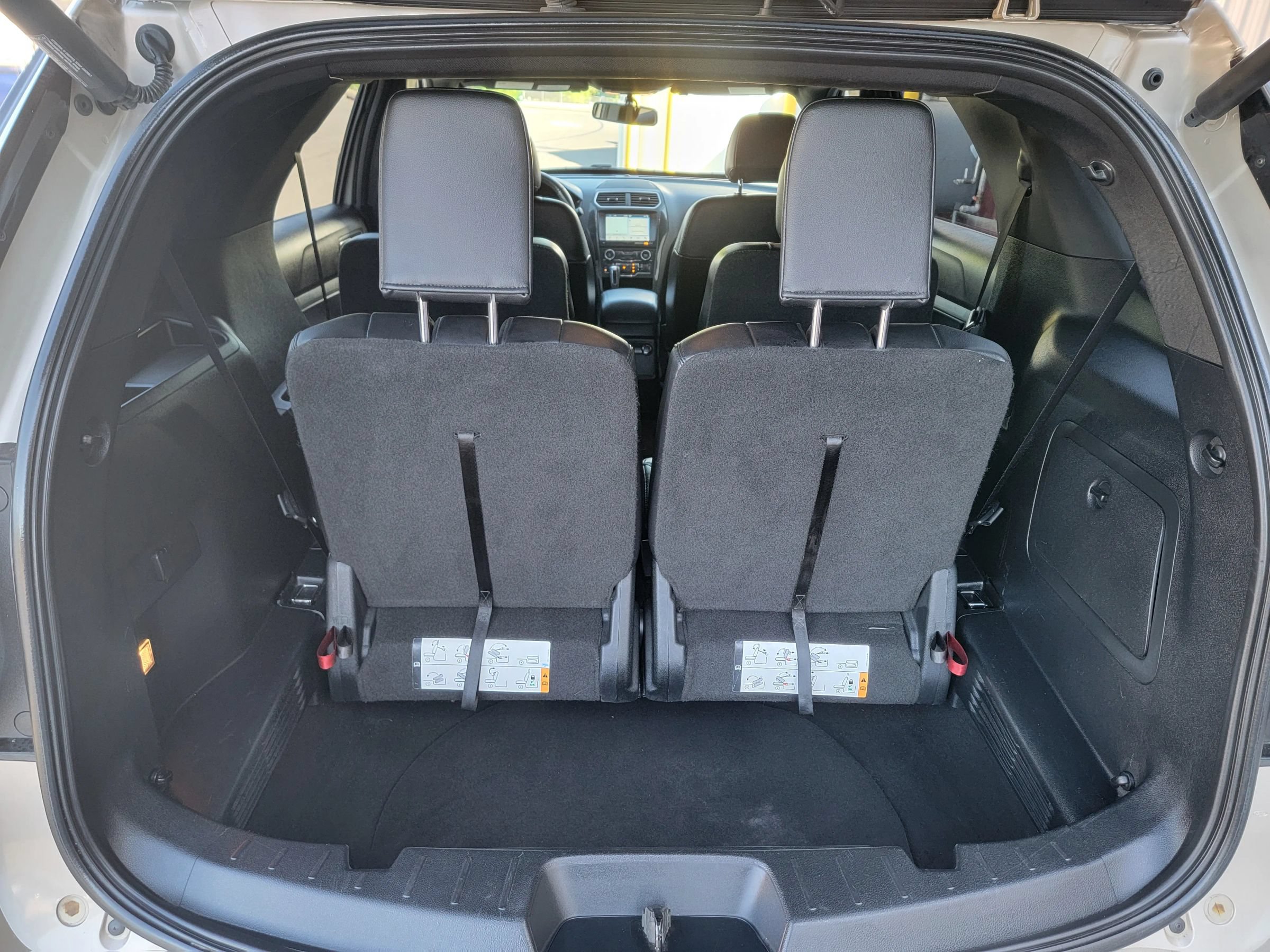 Used 2017 Ford Explorer XLT w/ Equipment Group 202A AWD/4WD image 16
