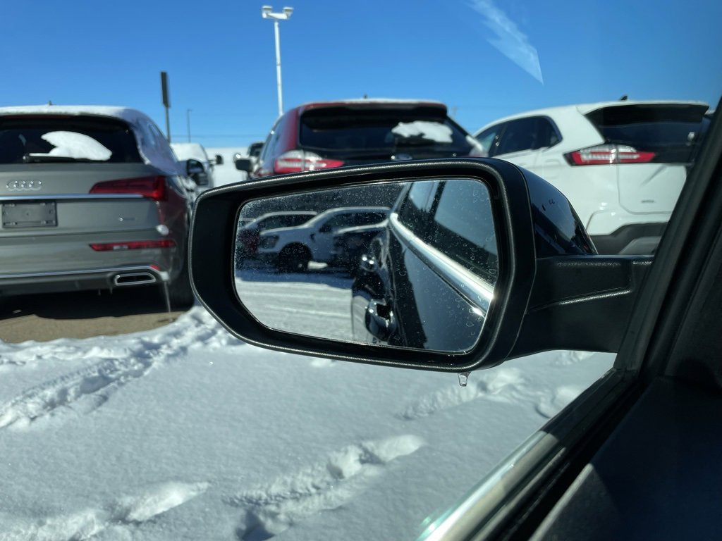 Used 2025 Chevrolet Malibu LT image 34