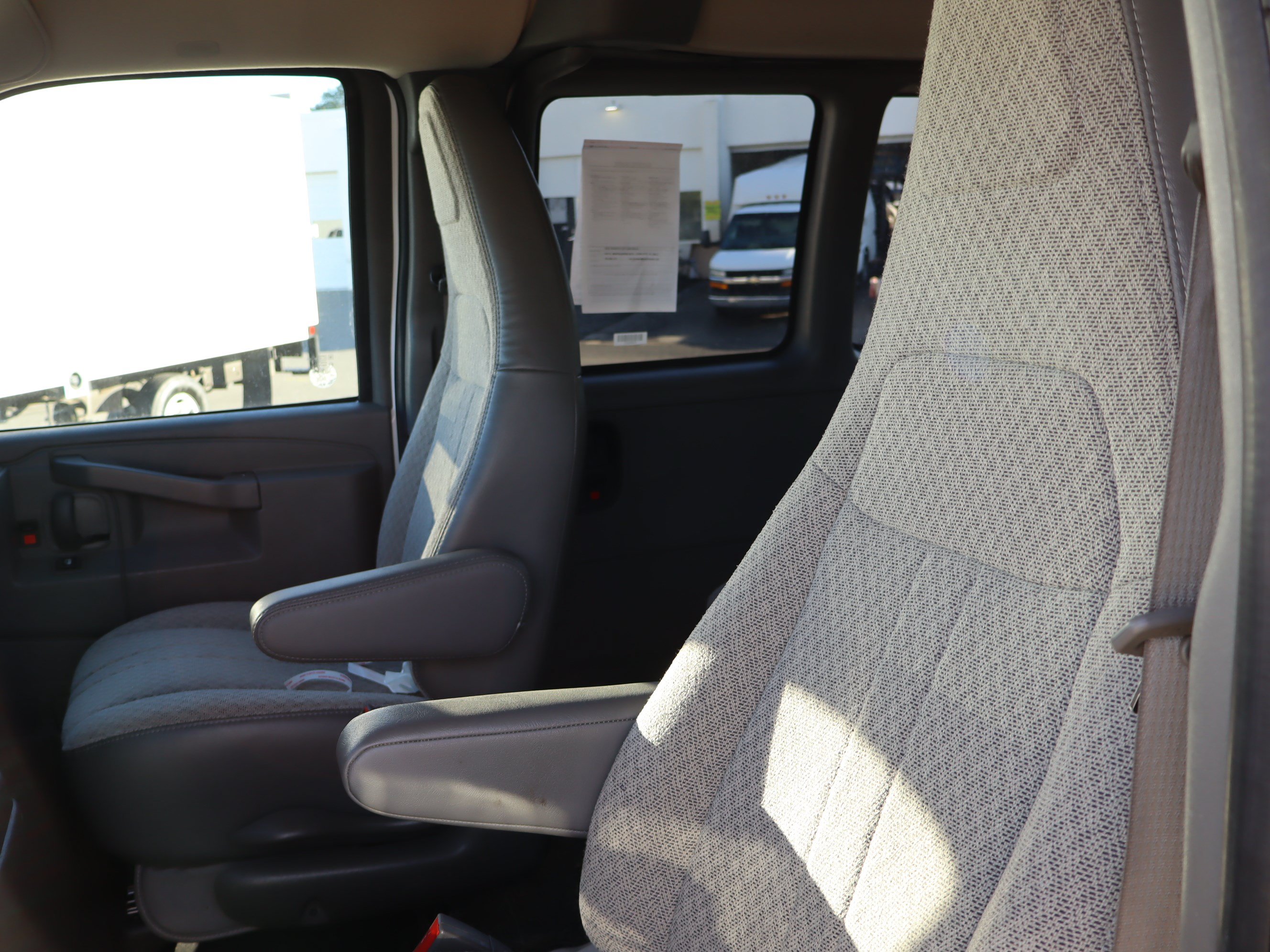 Used 2025 Chevrolet Express 3500 LT w/ LT Preferred Equipment Group RWD image 18