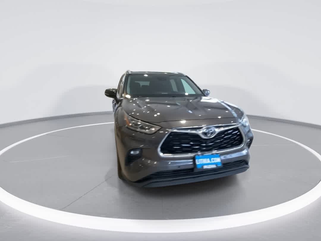 Used 2022 Toyota Highlander Limited AWD/4WD image 3