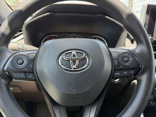 Certified 2025 Toyota RAV4 XLE FWD image 31