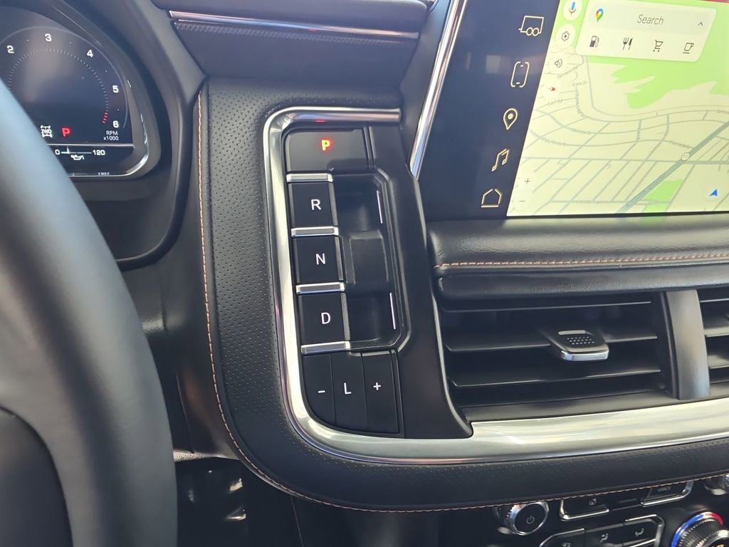 Used 2024 GMC Yukon AT4 w/ Technology Package AWD/4WD image 16
