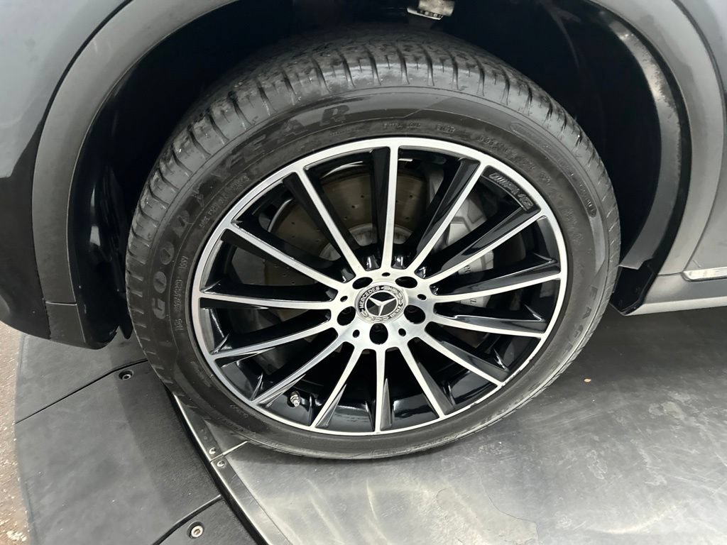 Used 2019 Mercedes-Benz GLC 300 4MATIC Coupe image 9