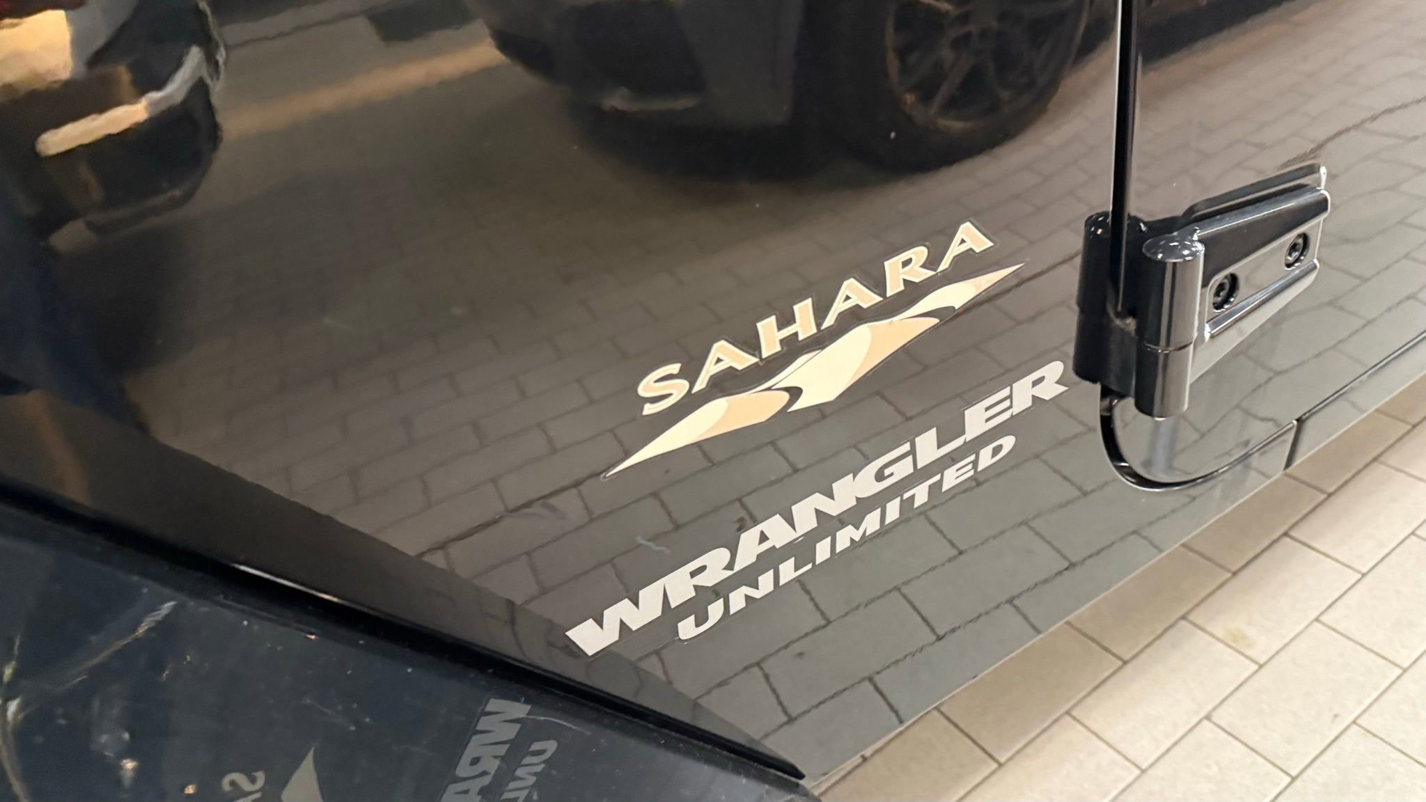Used 2012 Jeep Wrangler Unlimited Sahara w/ Dual Top Group AWD/4WD image 13
