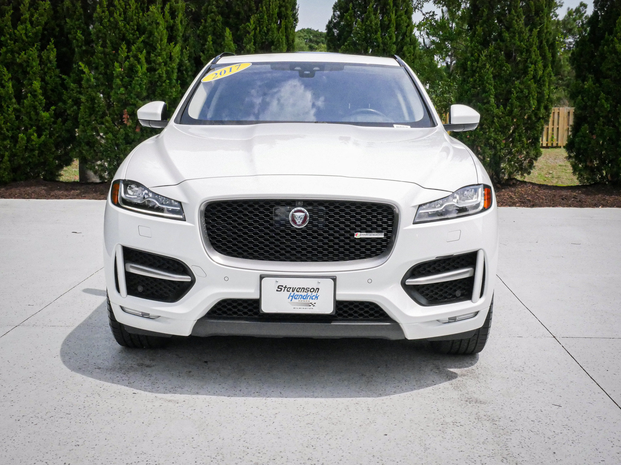Used 2017 Jaguar F-PACE R-Sport AWD/4WD image 3