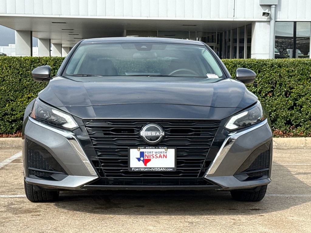 Used 2024 Nissan Altima 2.5 SV w/ SV Premium Package image 3