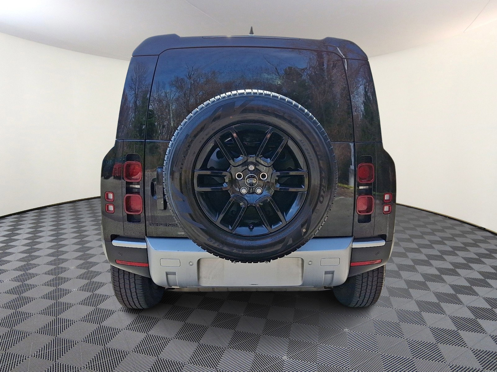 Used 2025 Land Rover Defender 110 S AWD/4WD image 5