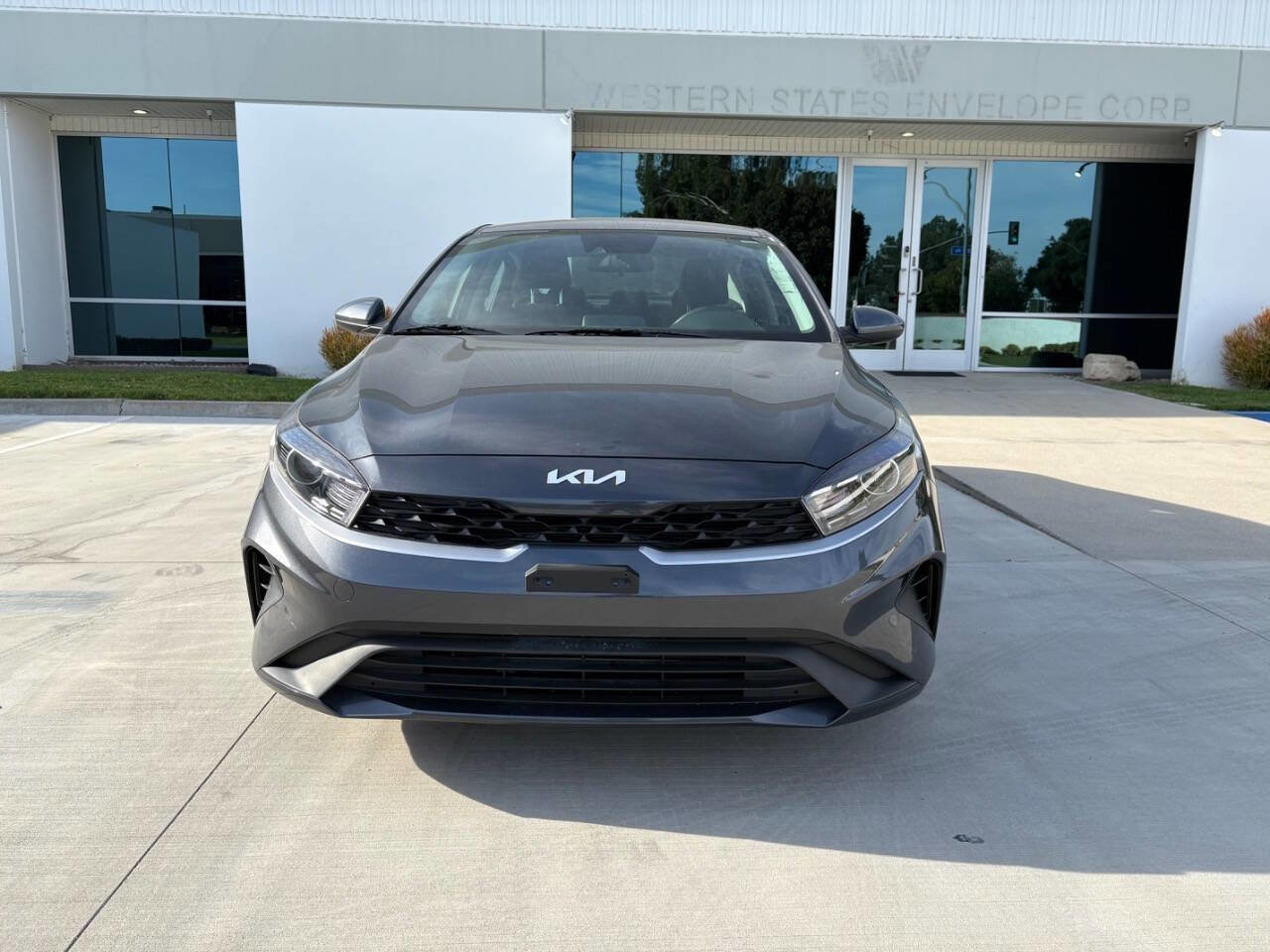 Used 2023 Kia Forte LXS FWD image 3