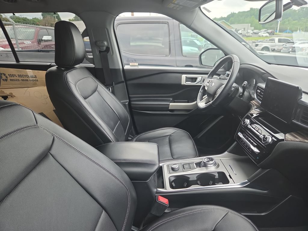 Used 2021 Ford Explorer Limited w/ Equipment Group 301A AWD/4WD image 7