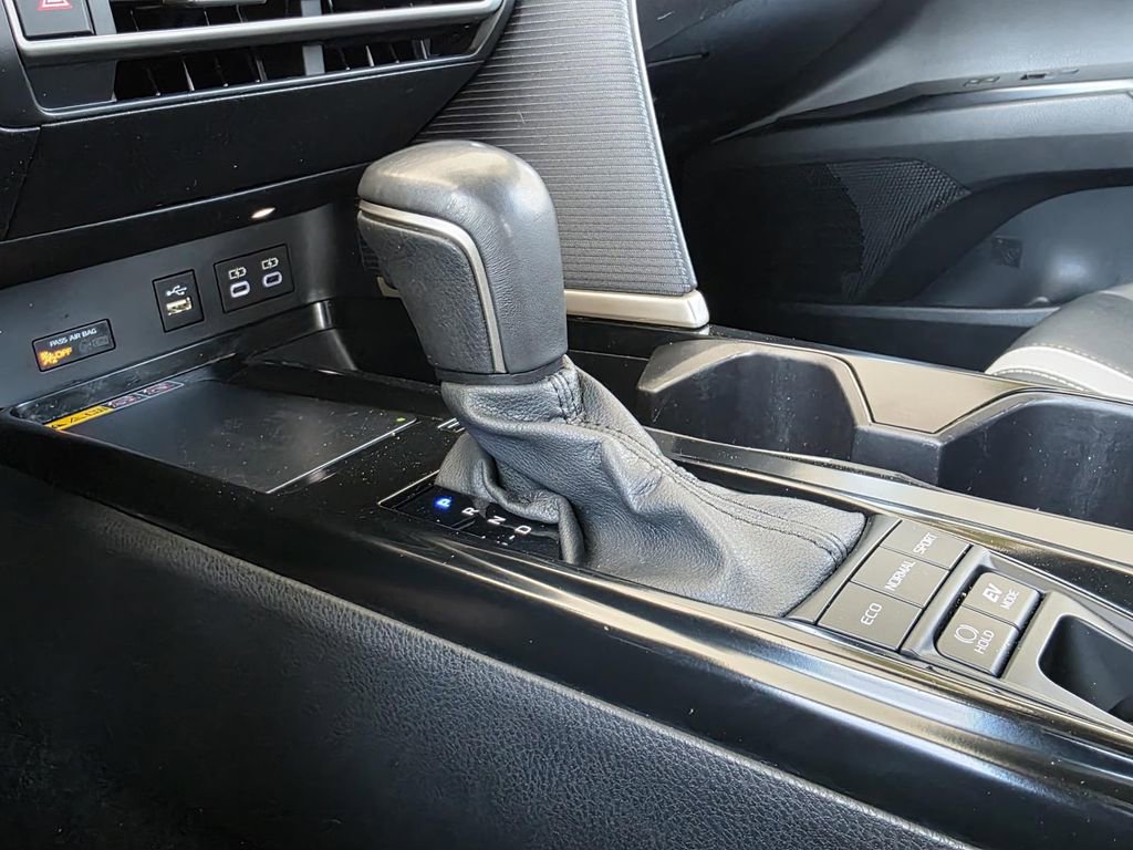 Used 2025 Toyota Camry SE FWD image 20