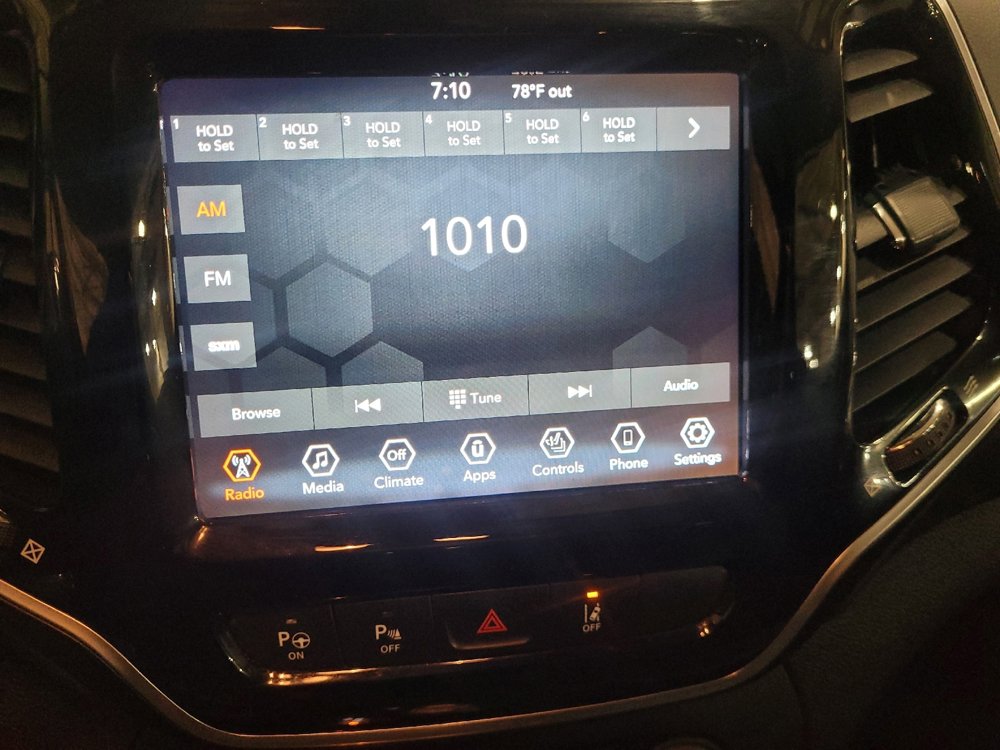 Used 2021 Jeep Cherokee Limited image 25