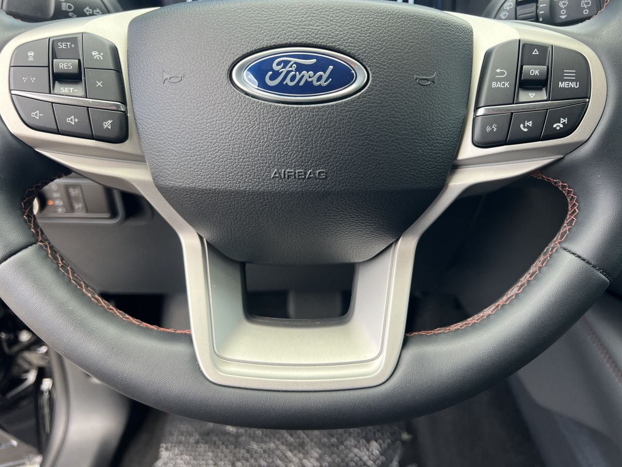 New 2026 Ford Explorer Active RWD image 8