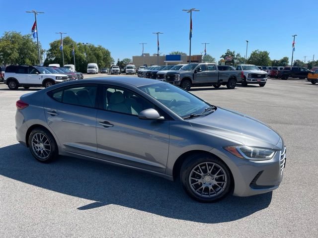 Used 2018 Hyundai Elantra SE w/ Cargo Package FWD image 2