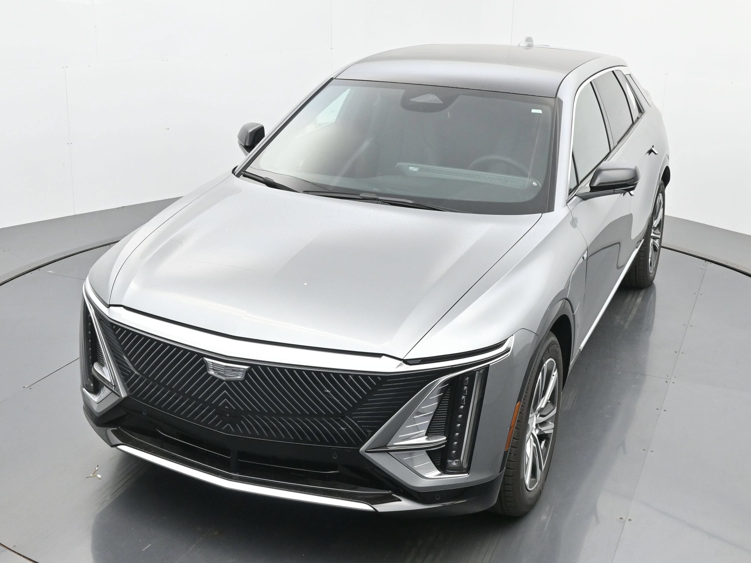 New 2026 Cadillac Lyriq Luxury w/ LPO, Floor Liner Package AWD/4WD image 23