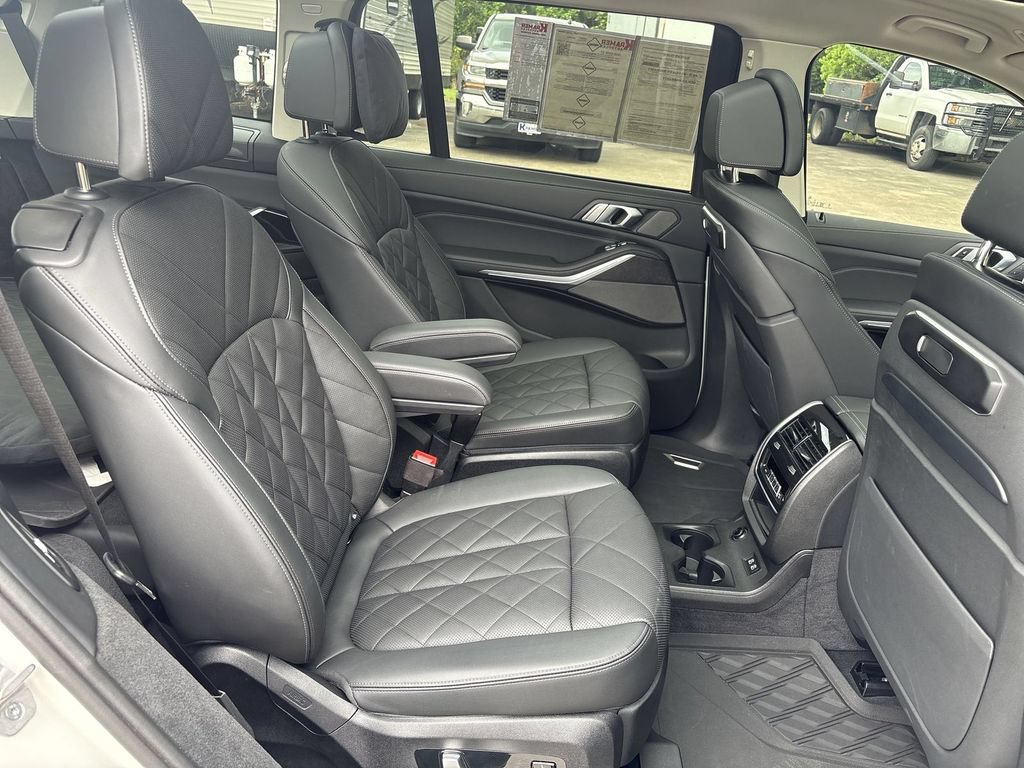 Used 2025 BMW X7 xDrive40i AWD/4WD image 28
