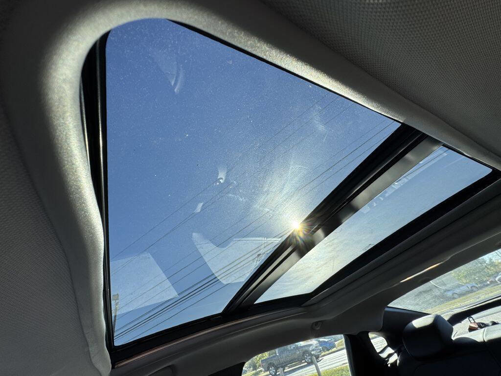 Used 2017 Chevrolet Malibu LT w/ Leather Package image 22