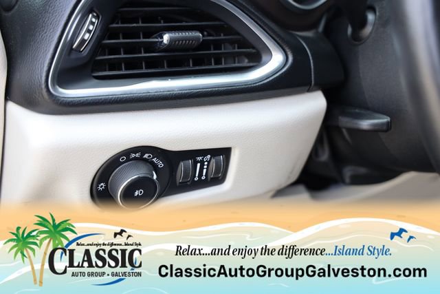 Used 2019 Chrysler Pacifica Touring-L Plus FWD image 19