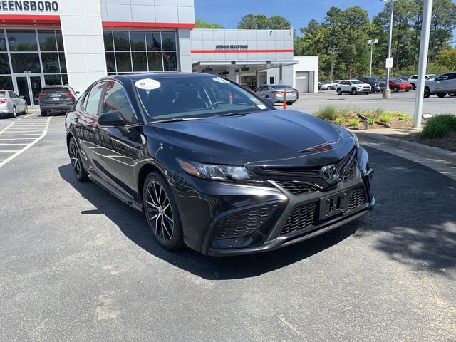 Used 2023 Toyota Camry SE image 2