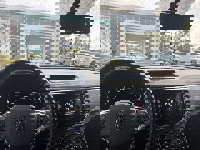 Certified 2023 Volkswagen Atlas Cross Sport SE w/ Black Wheel Package image 24