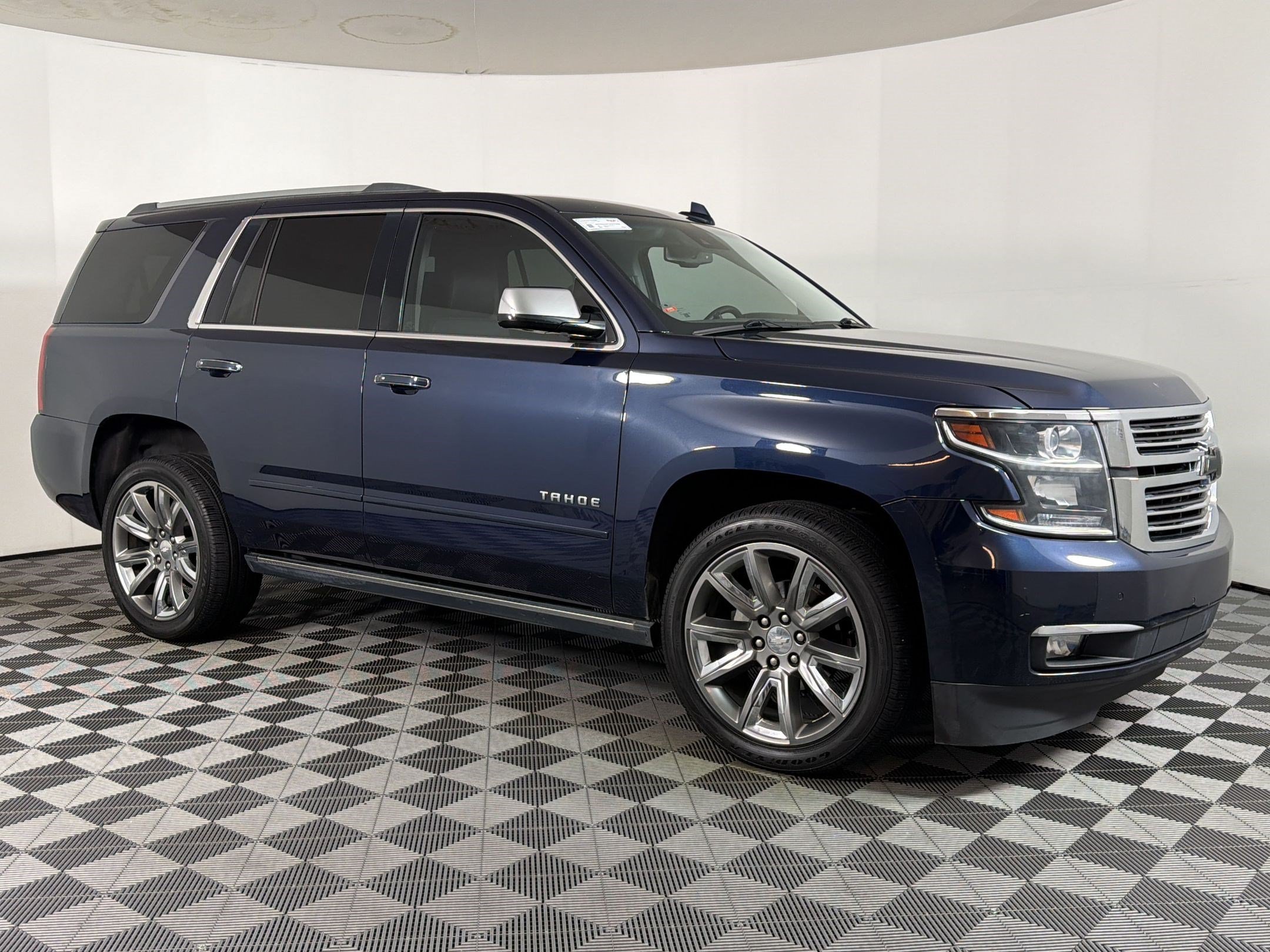Used 2018 Chevrolet Tahoe Premier w/ Max Trailering Package AWD/4WD image 6