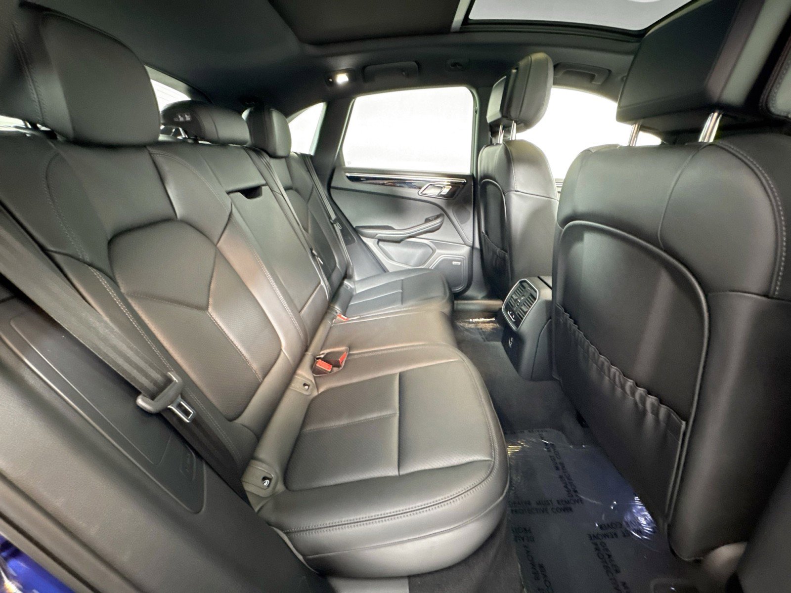 Certified 2025 Porsche Macan AWD/4WD image 24