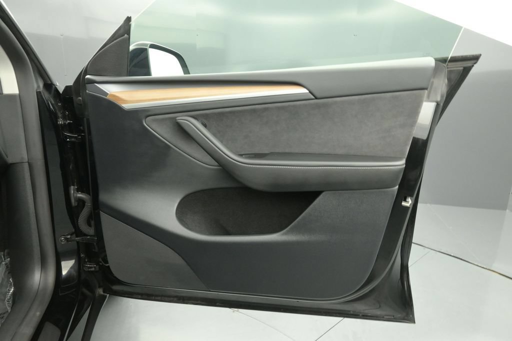 Used 2024 Tesla Model Y Performance AWD/4WD image 23