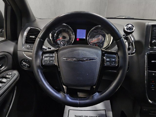 Used 2015 Chrysler Town & Country S FWD image 14