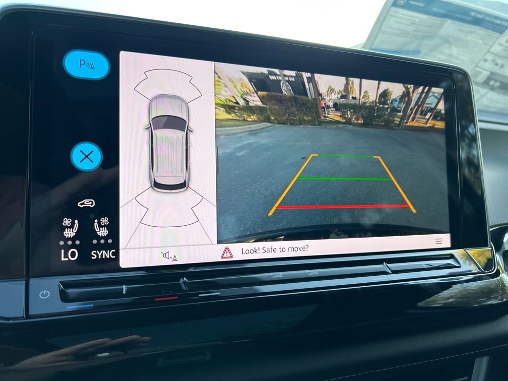 Used 2025 Volkswagen Atlas Cross Sport SEL image 32