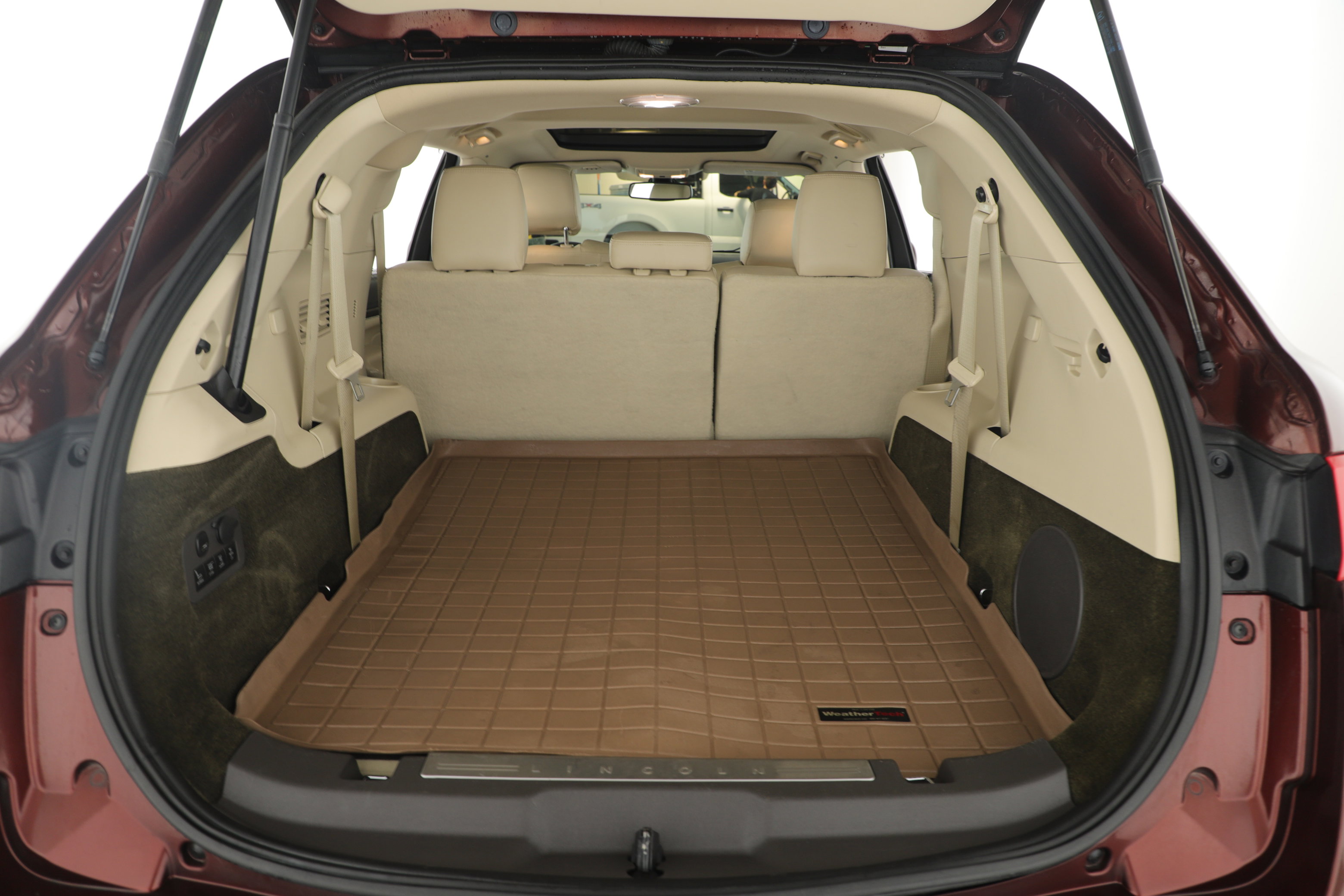 Used 2016 Lincoln MKT AWD w/ Equipment Group 201A image 5