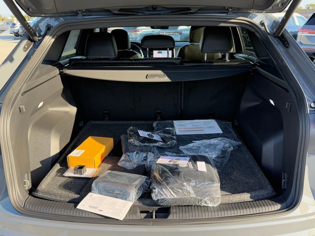 New 2026 Volkswagen Atlas Cross Sport SEL R-Line image 9