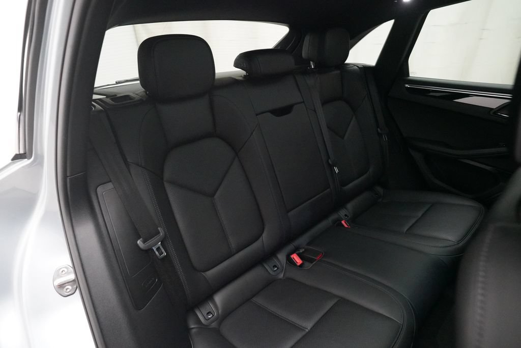 Used 2020 Porsche Macan AWD/4WD image 29