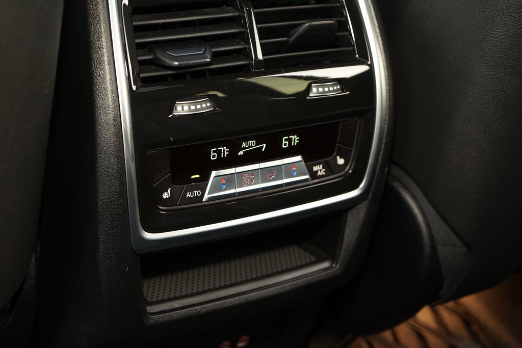 Used 2021 BMW X7 M50i image 22