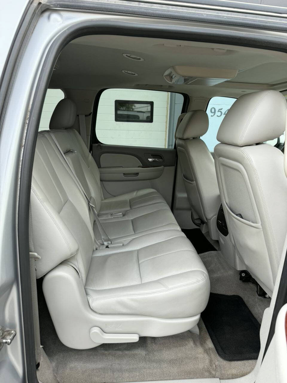 Used 2012 Chevrolet Suburban LT w/ Luxury Package AWD/4WD image 6